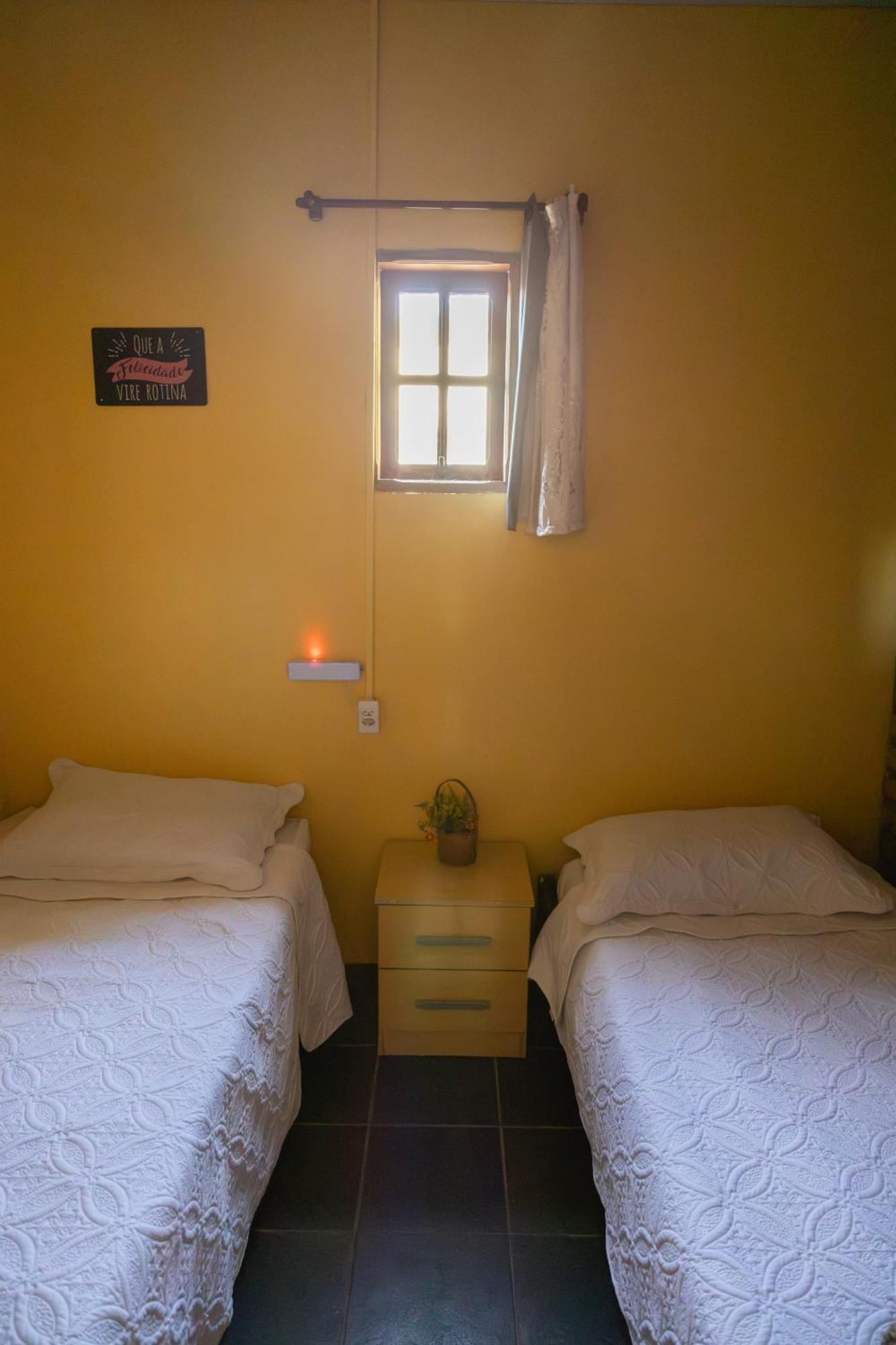 Hostel Yellow House Mg Итамонте Екстериор снимка