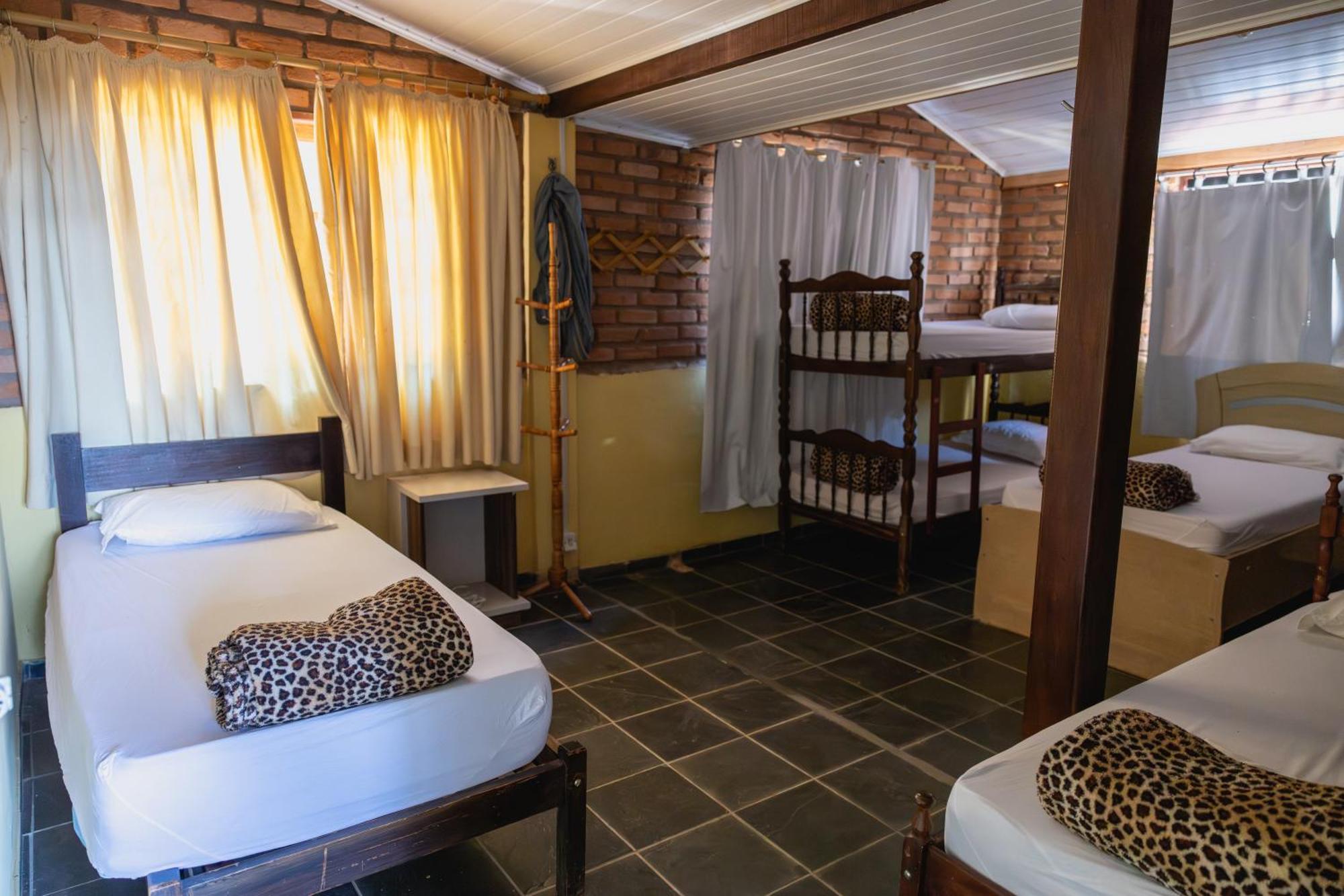 Hostel Yellow House Mg Итамонте Екстериор снимка