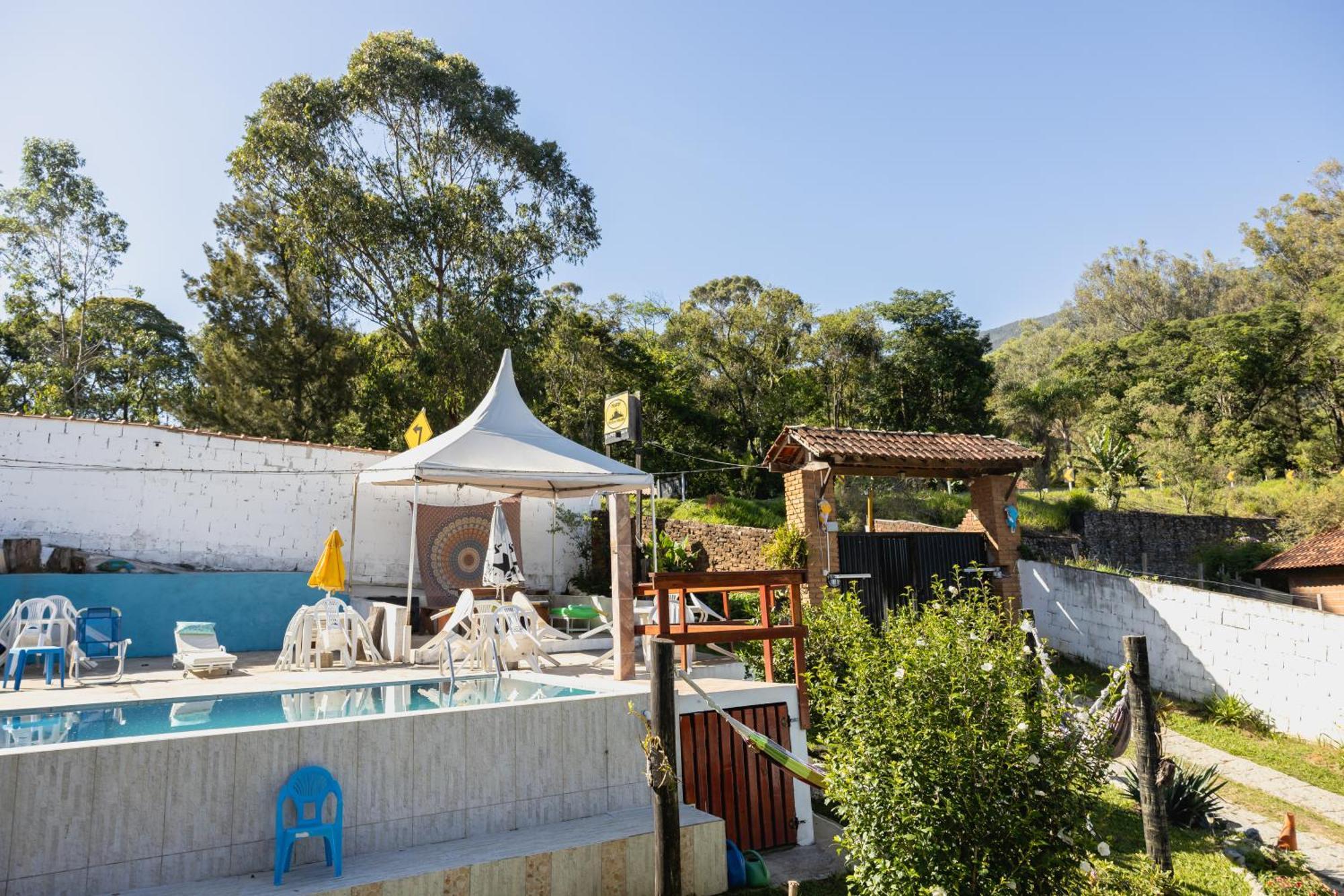 Hostel Yellow House Mg Итамонте Екстериор снимка