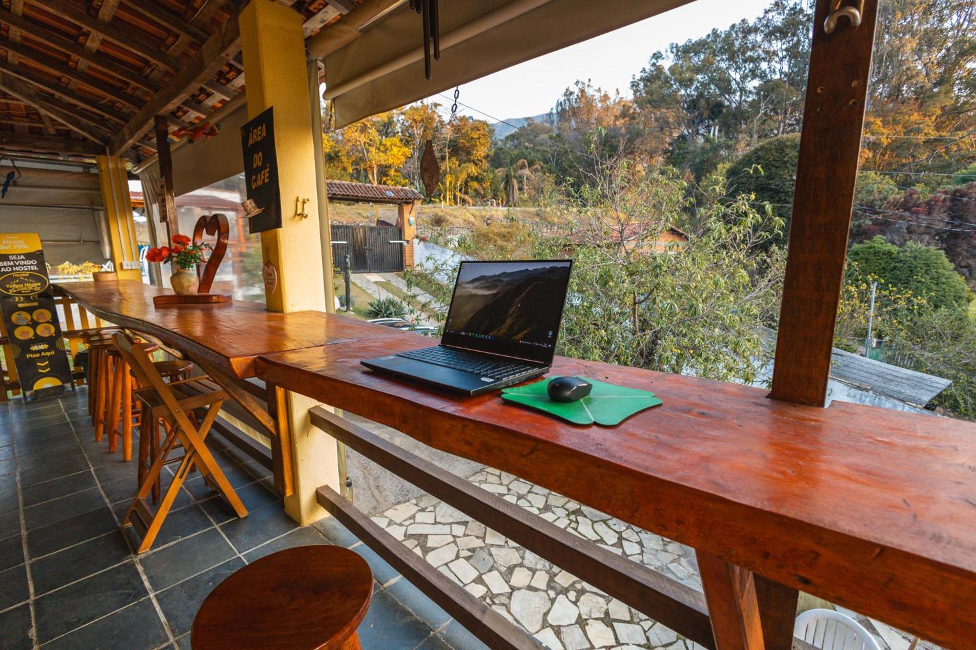 Hostel Yellow House Mg Итамонте Екстериор снимка